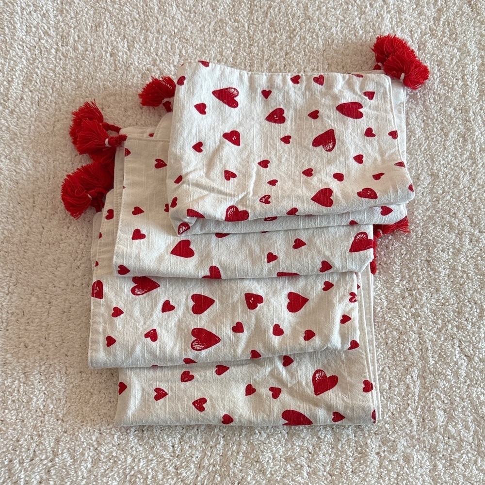 Red Heart Patterned Placemats / set of 4 - Picture 5 of 5